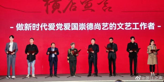 农村小伙第一次吃西餐,嫌刀叉切牛排太费劲,直接就用嘴啃着吃!- 专业有问必答平台